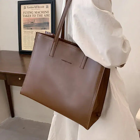 the new fashion women’s handbag shoulder bag