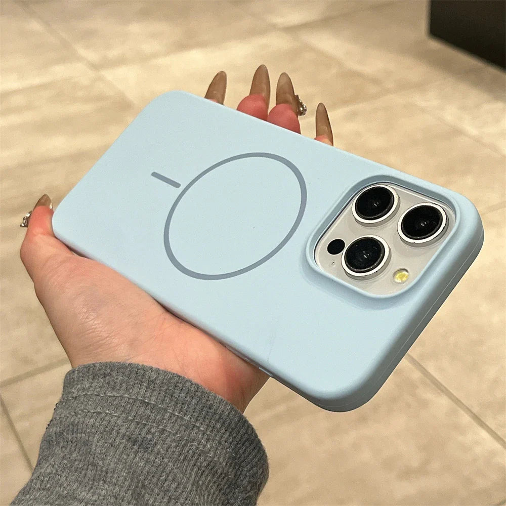 Light blue iPhone case with MagSafe.