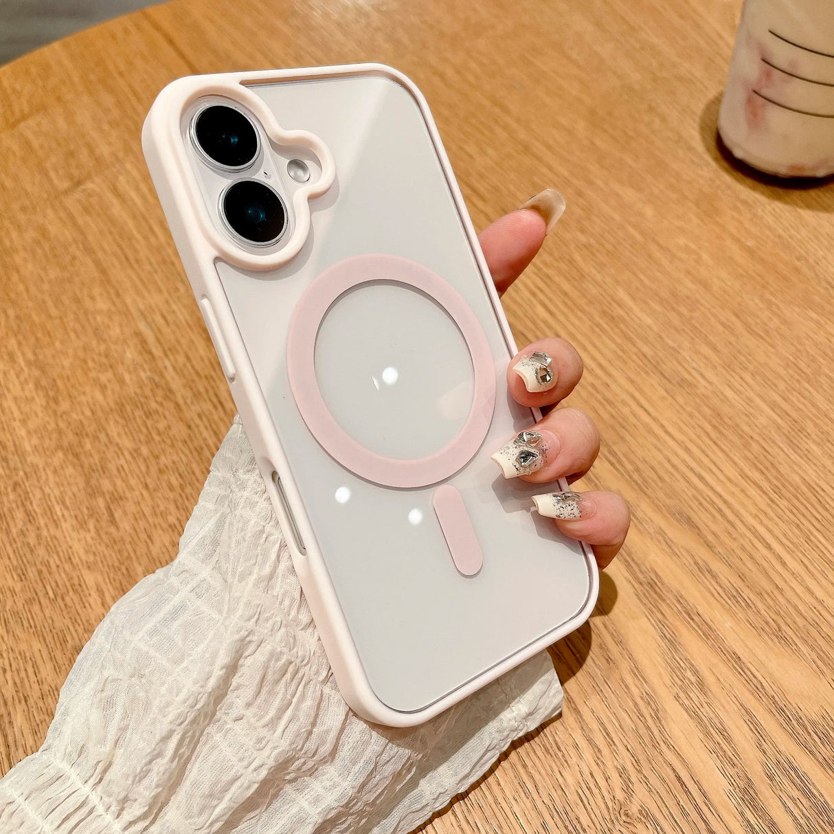 Pink-trimmed phone case with MagSafe.