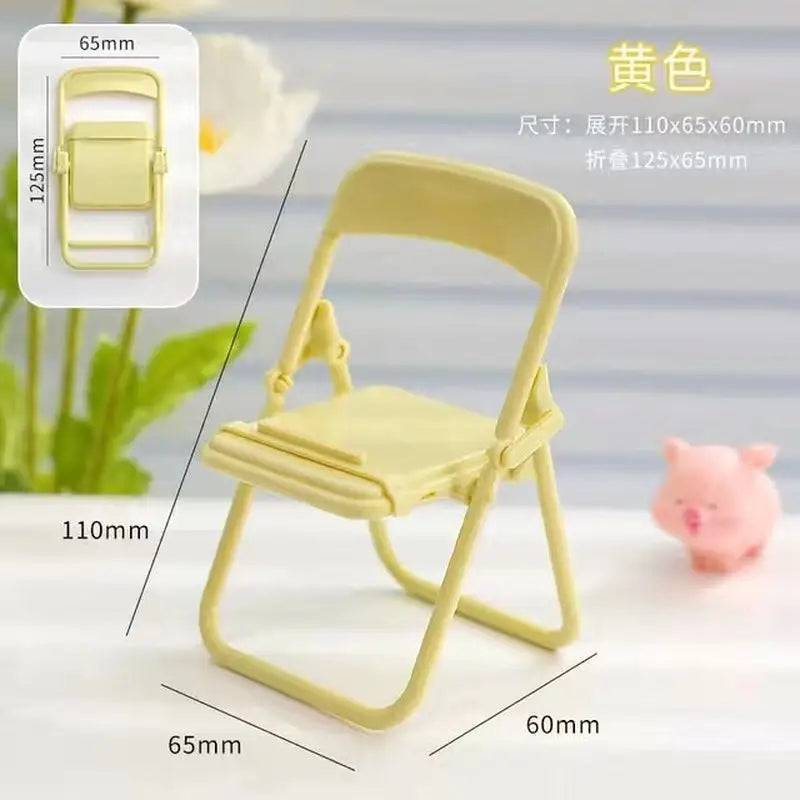 a small plastic chair with a small pig