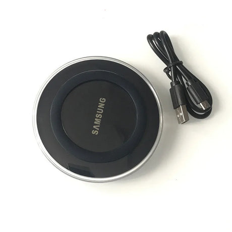 Black samsung qi wireless charger with silver rim and matching usb c connection cable for 10w usb charging