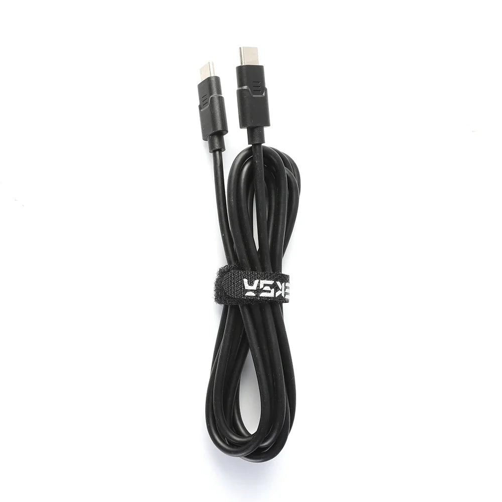 Black USB-C cable with a cable tie labeled ’USBC’.