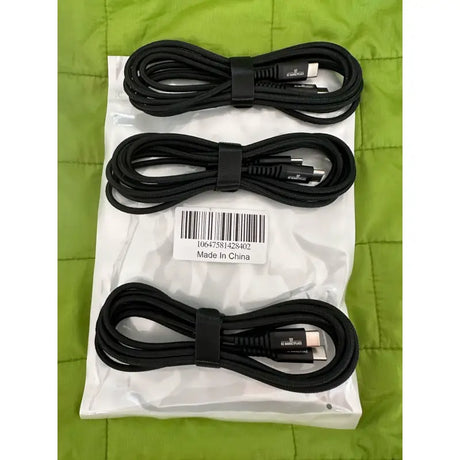 A black usb cable with a white cord