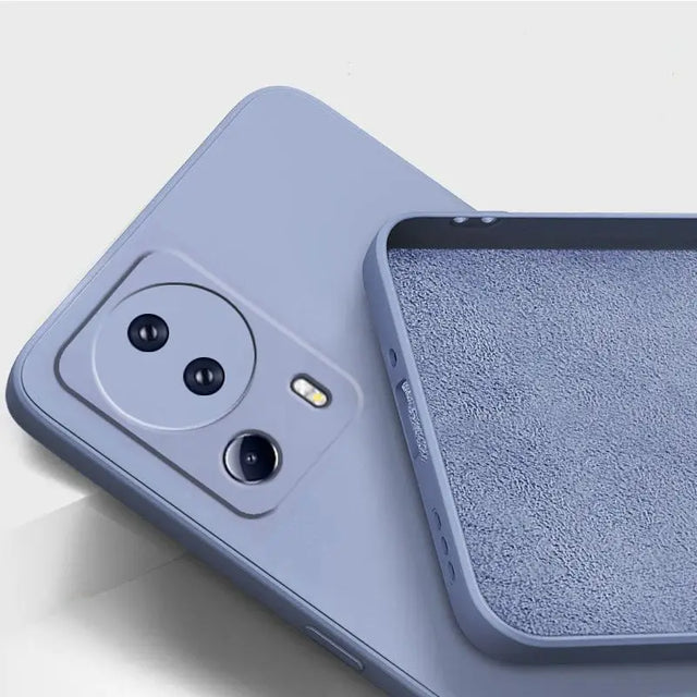 the back of the galaxy s9 with a blue case