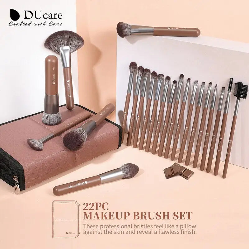 the 24 piece makeup brush set with a case