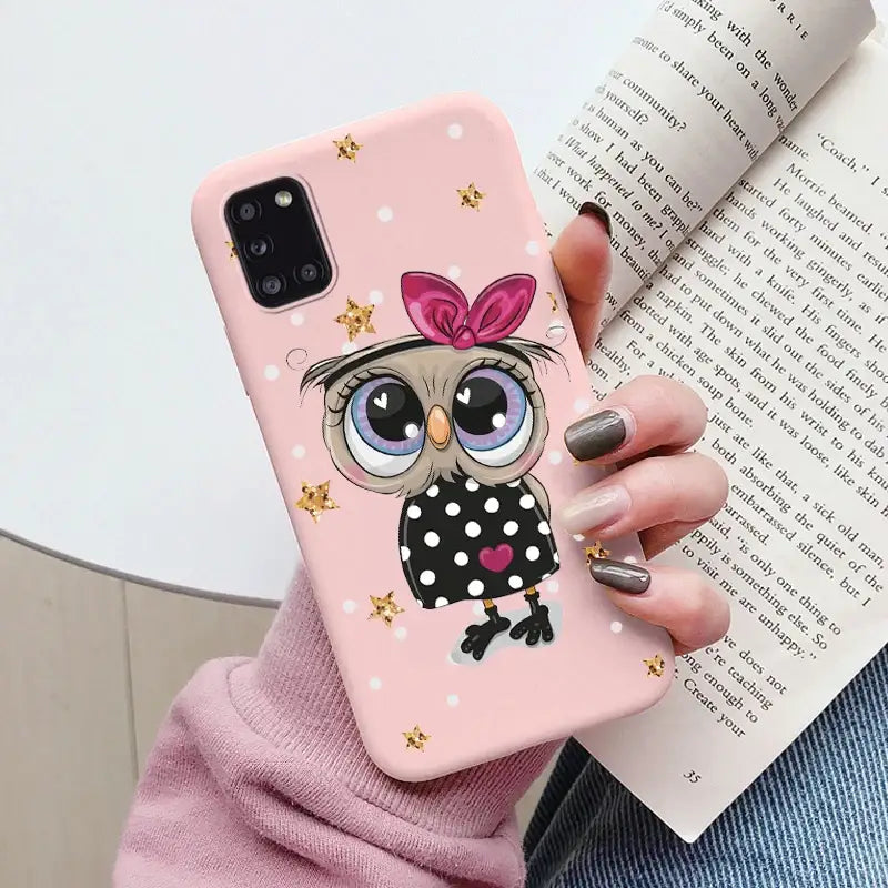 A girl owl with stars and polka dots on her phone case