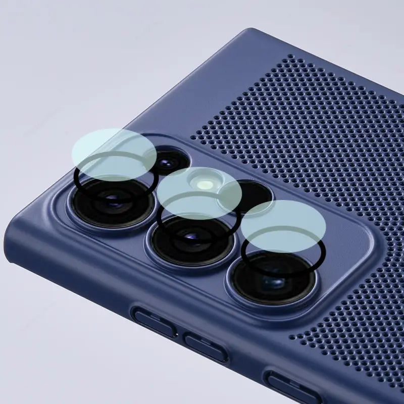 the camera lens on the back of the iphone 11