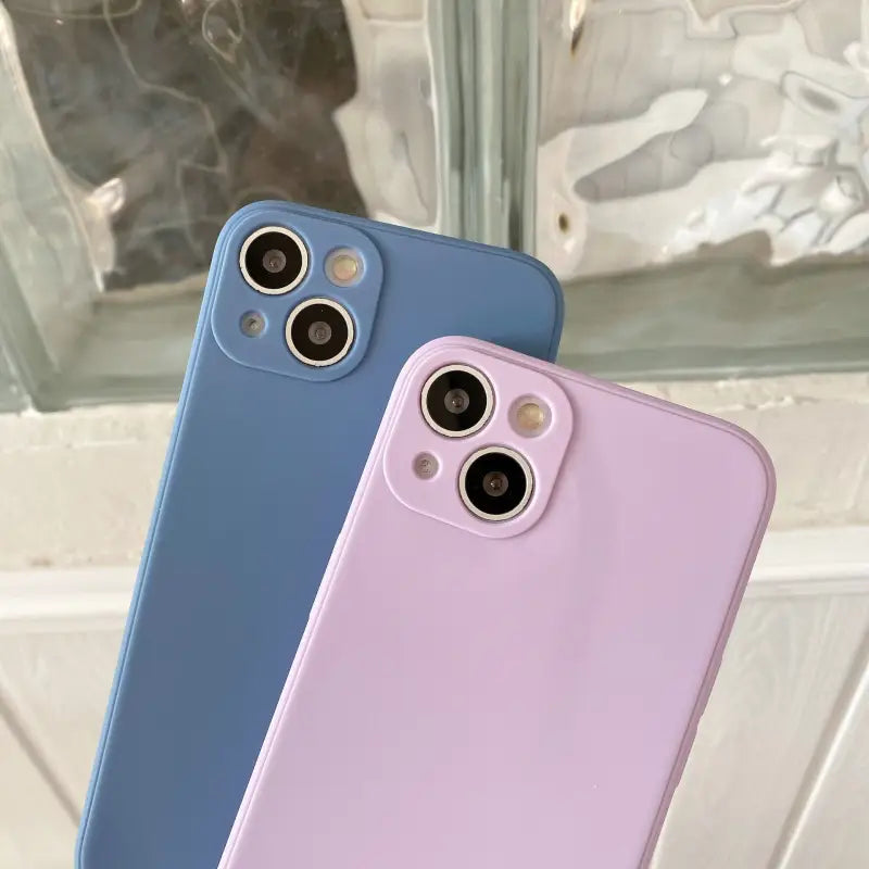 two iphones with different colors