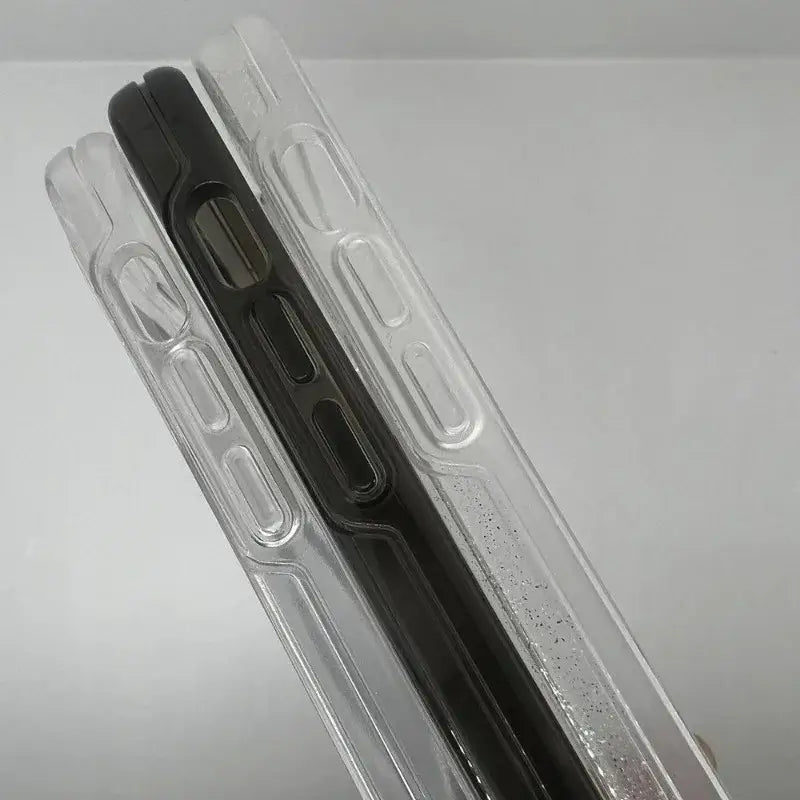 Packaging of a black pen in a clear plastic box