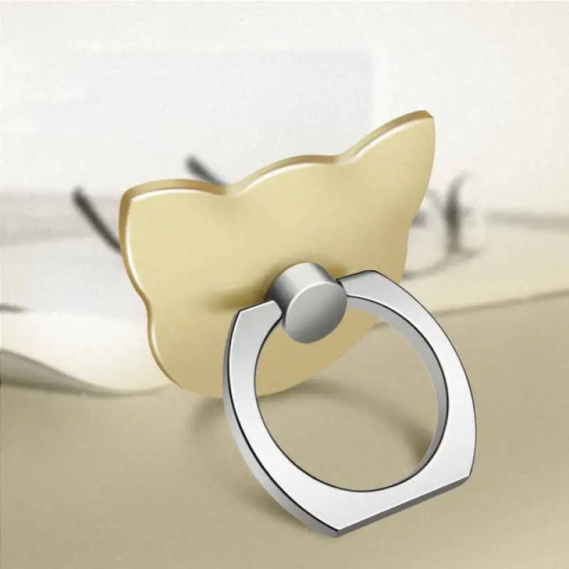 a ring with a cat on it