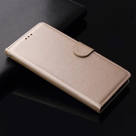 the case is made from leather and has a metal ring