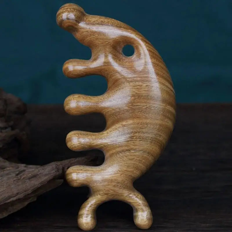 a wooden sculpture of a lizard