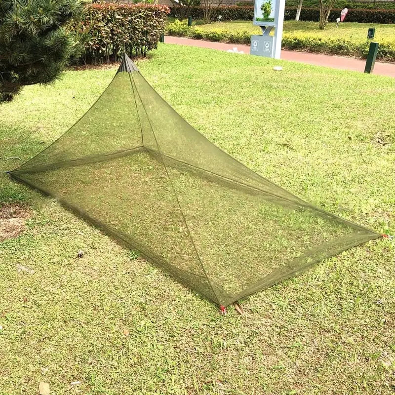 a green net is laying on the grass