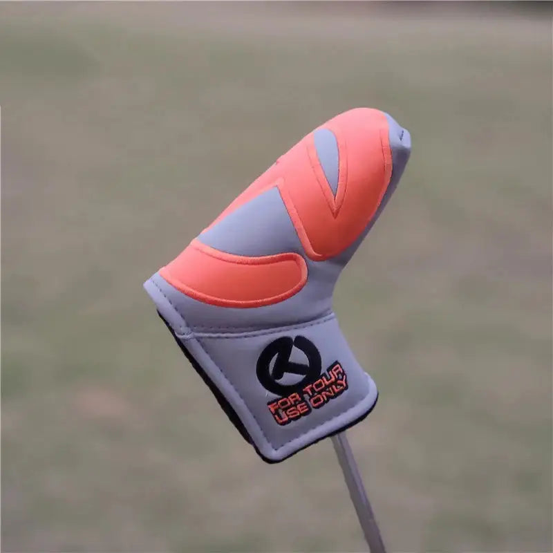 a golf putter’s glove with the logo on it