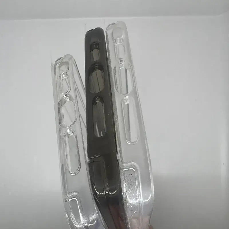 there are two different types of knives in a clear case